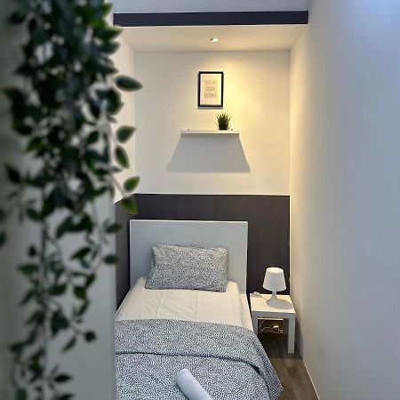 Traveller Partition Room In Al Barsha 1 Near Metro 두바이 외부 사진