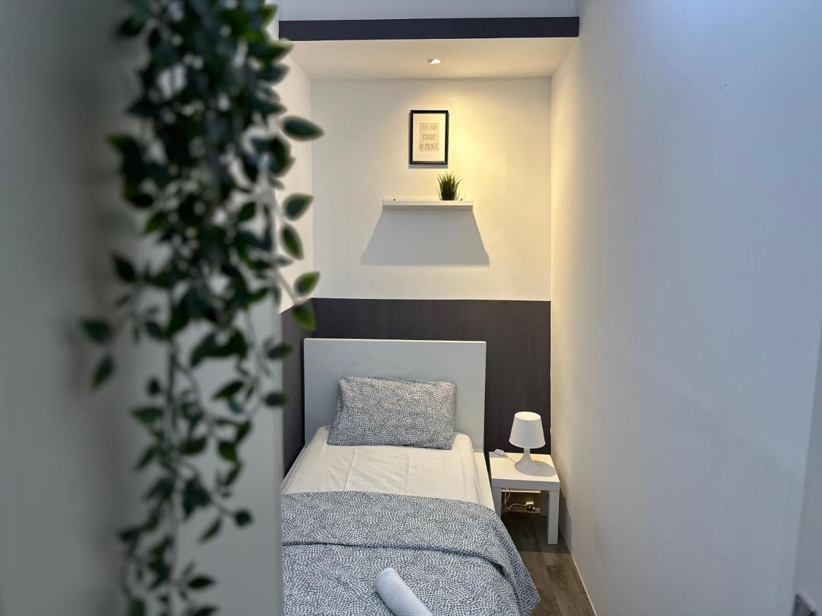 Traveller Partition Room In Al Barsha 1 Near Metro 두바이 외부 사진